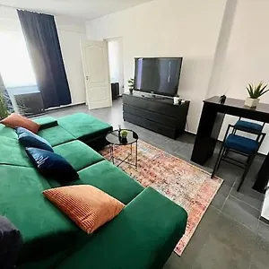 https://golden-apartman-1.hotels-hajduszoboszlo-hungary.com