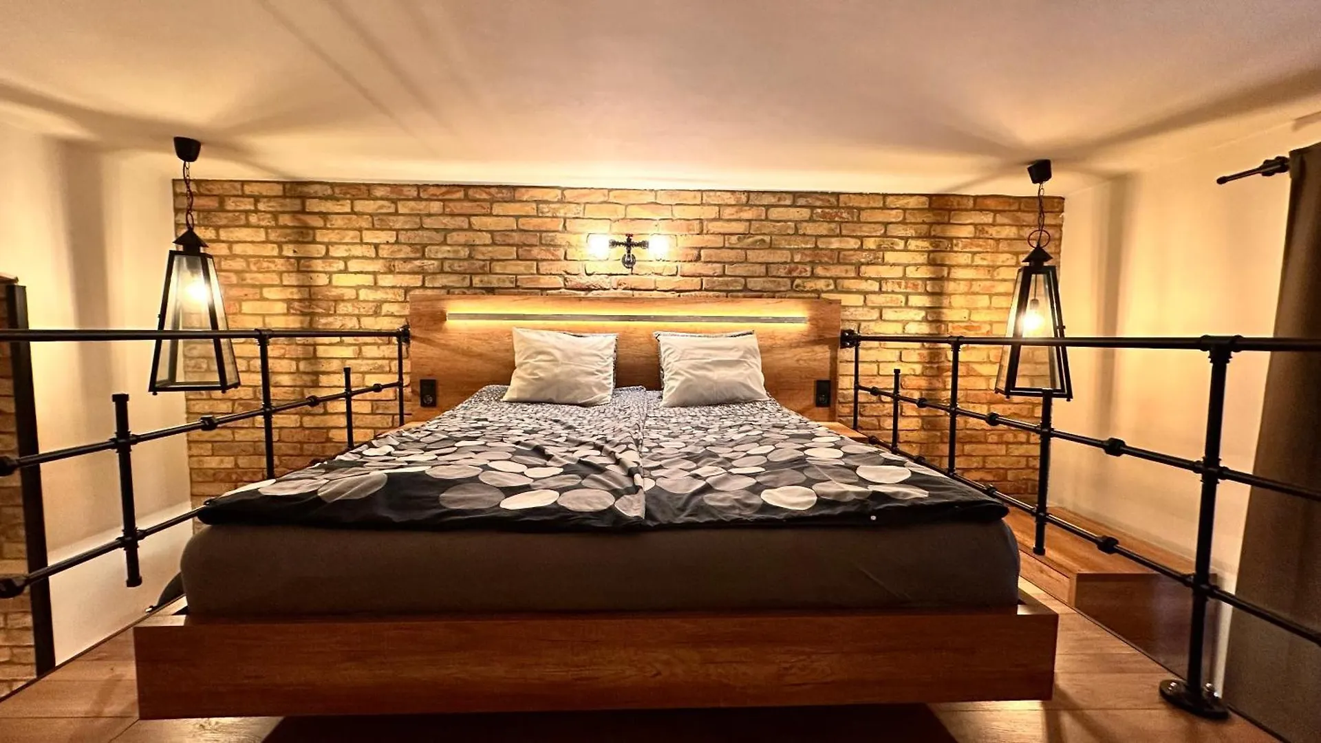 Home, Far Away From Home 2 Budapest Apartment
