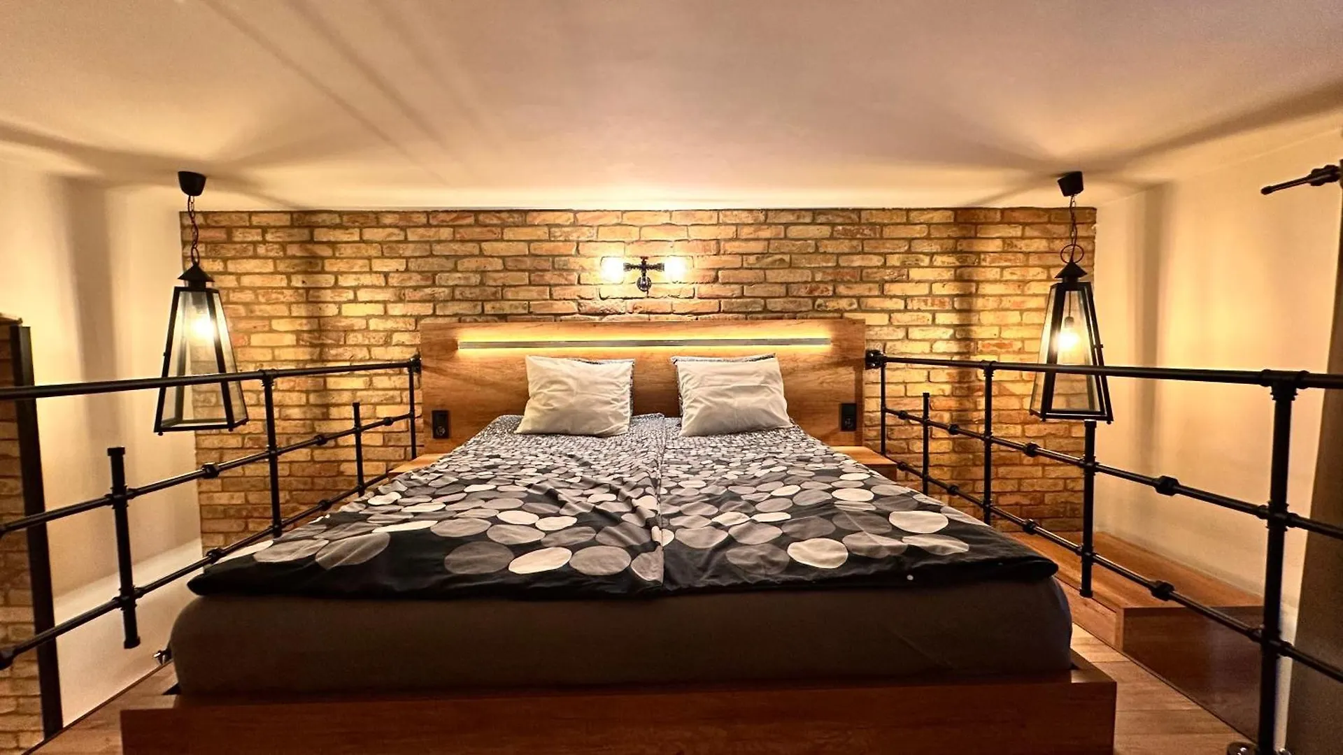 Home, Far Away From Home 2 Budapest Apartment